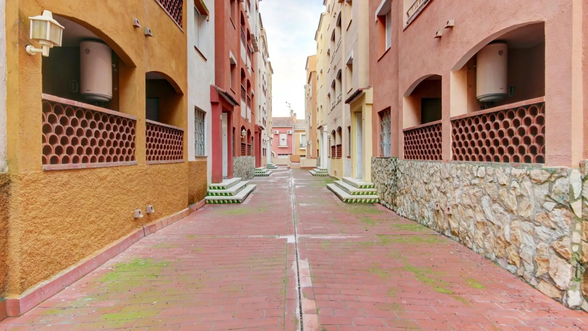 Cosy Apartment Near Beach Empuriabrava 0*,  Hiszpania